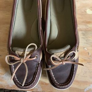 Women’s sperrys 9.5